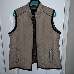 EUC weatherproof cheetah lined zip up vest size XL
